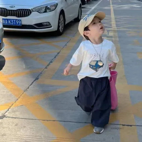 חולצת טי קייצית – עם הדפס מכונית